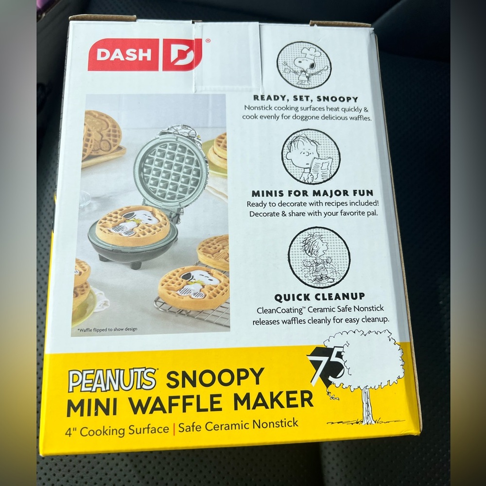 Peanuts Snoopy Mini Maker - Picture 3 of 13